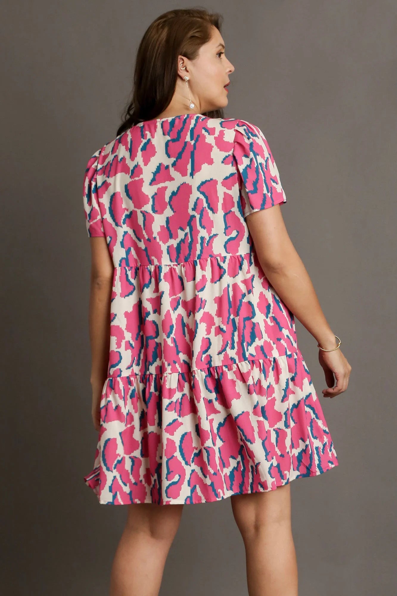 Umgee Full Size Abstract Print Pleat Detail Short Sleeve V-Neck Tiered Dress plus Size